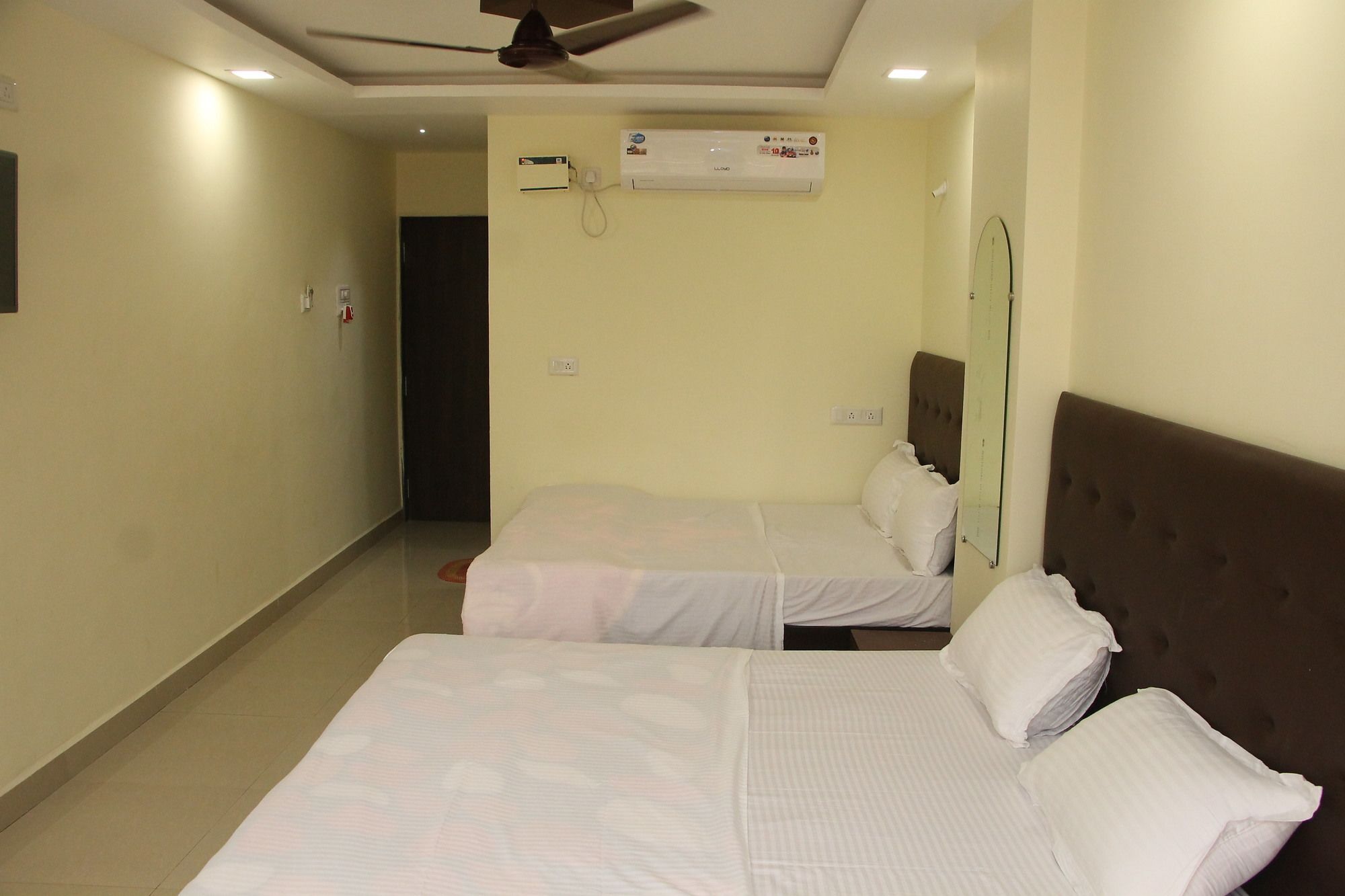 Swaraj The Goan Dream Hotell Calangute Exteriör bild